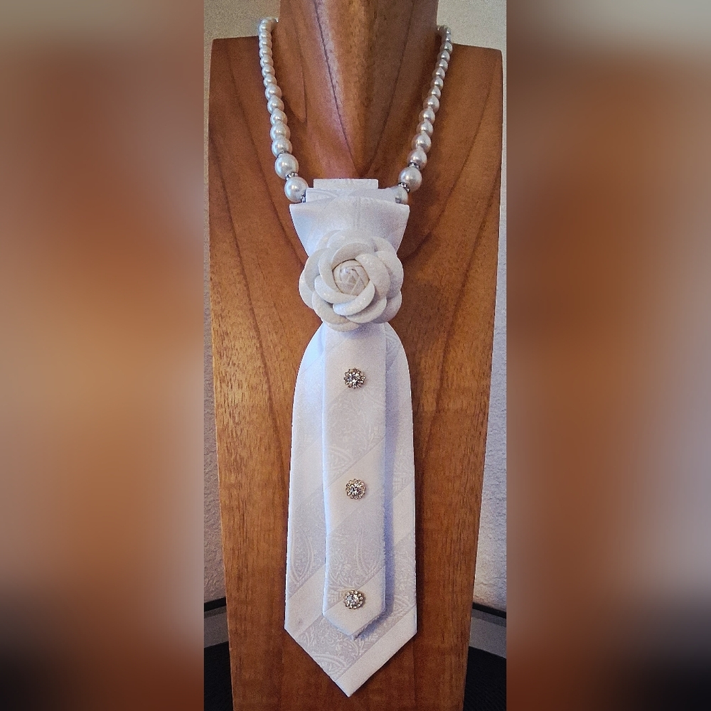 👔 IT'S A SALE!! DEBONAIR COUTURE TIE NECKLACE 👔